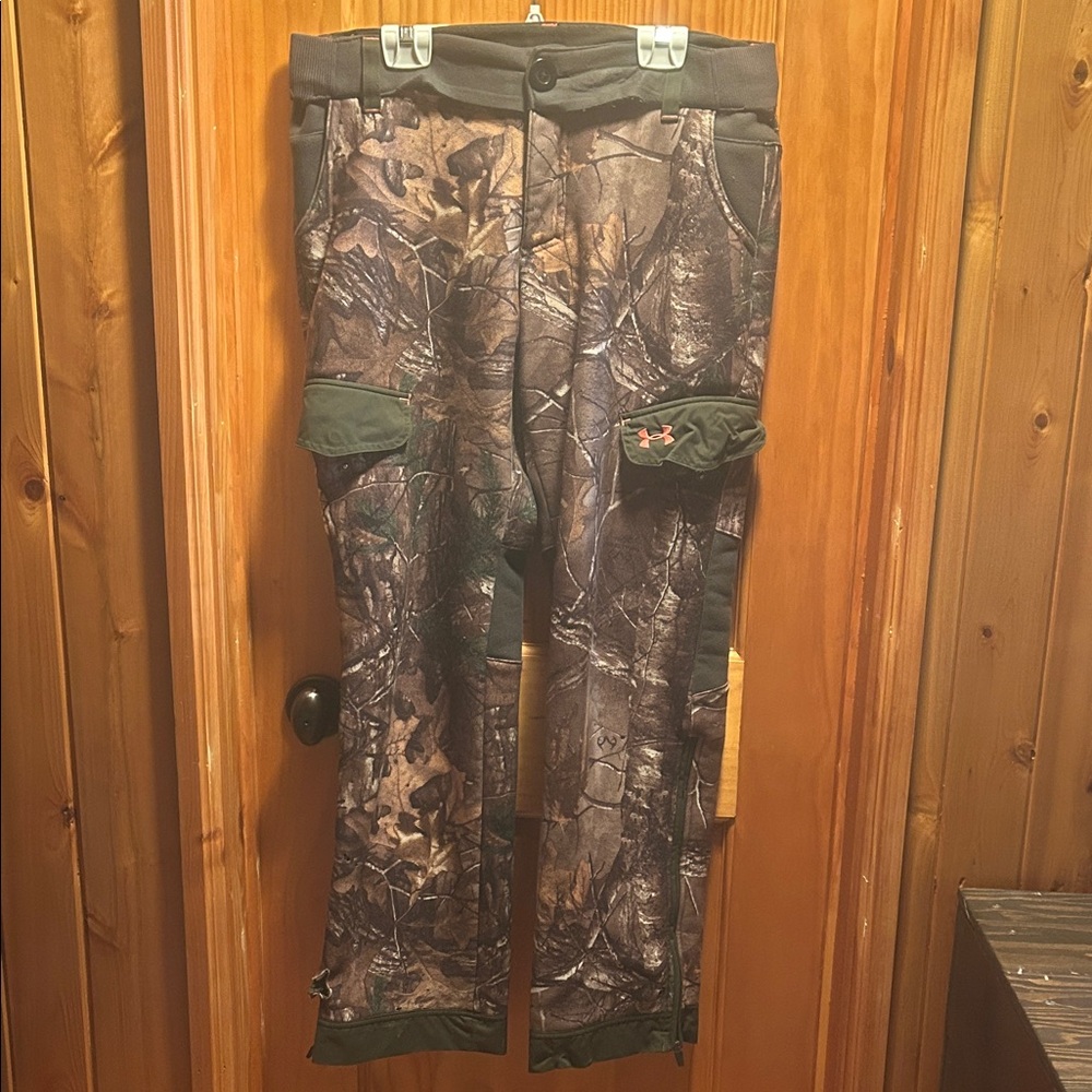 UNDER ARMOUR - CAMO Cargo - STORM TECH PANTS